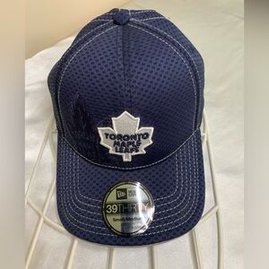 39 thirty new era Toronto Maple leafs cap, NWT